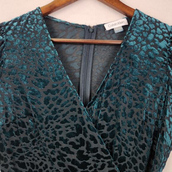 Calvin Klein Burnout Velvet Wrap Dress Women’s SZ 2 Dark Green Animal Print - Picture 4 of 16